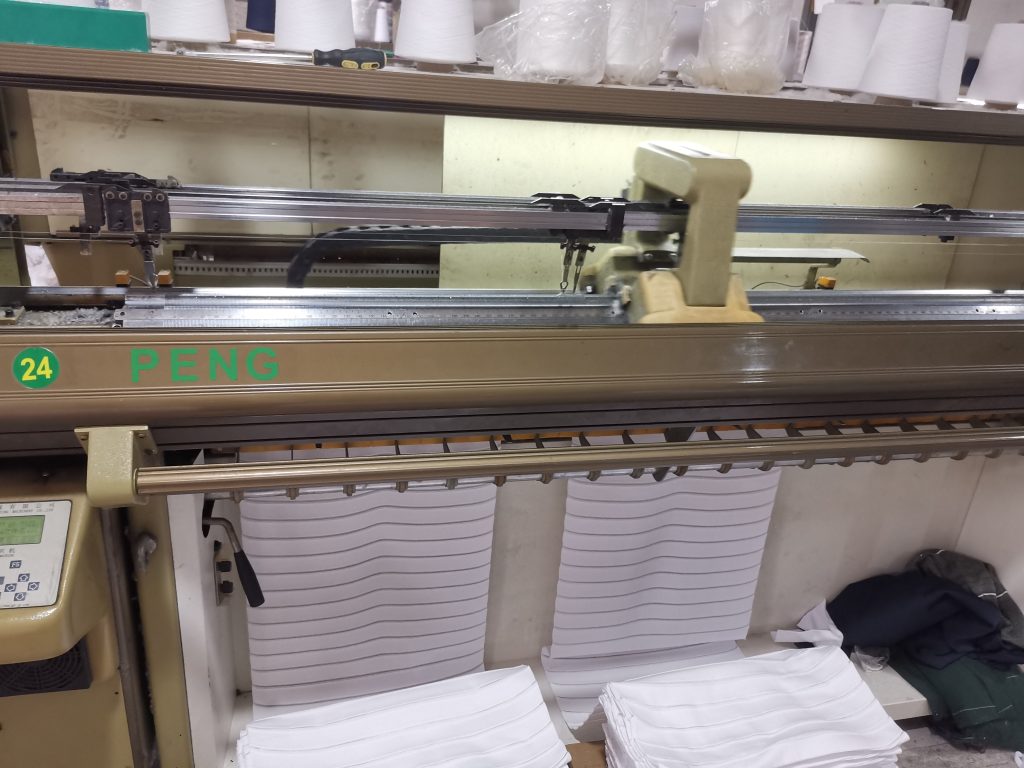 Flat knitting machine
